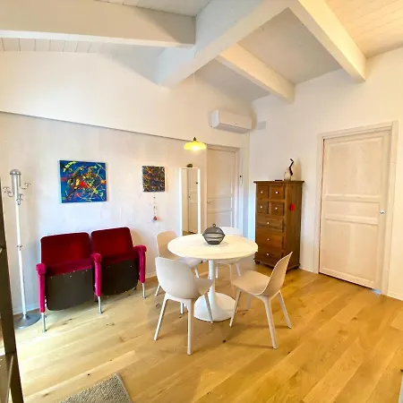 - Apis In Tabula Ostra