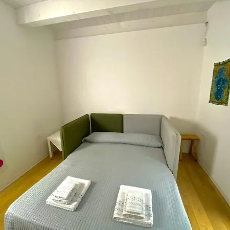 - Apis In Tabula * Ostra